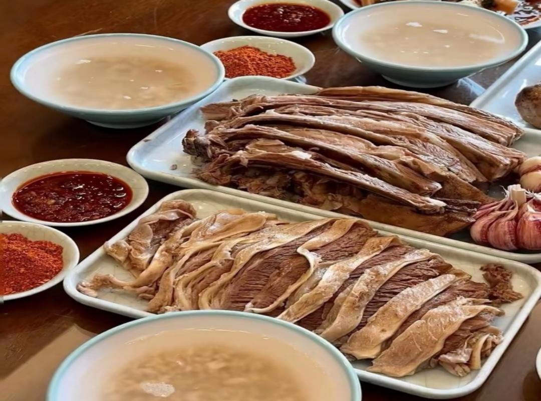 祁连山手抓羊肉美食