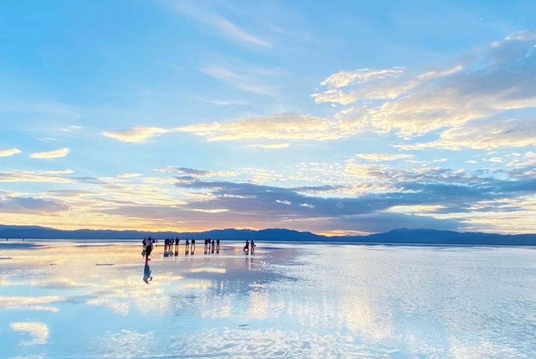 茶卡盐湖 - 天空之镜倒影美景