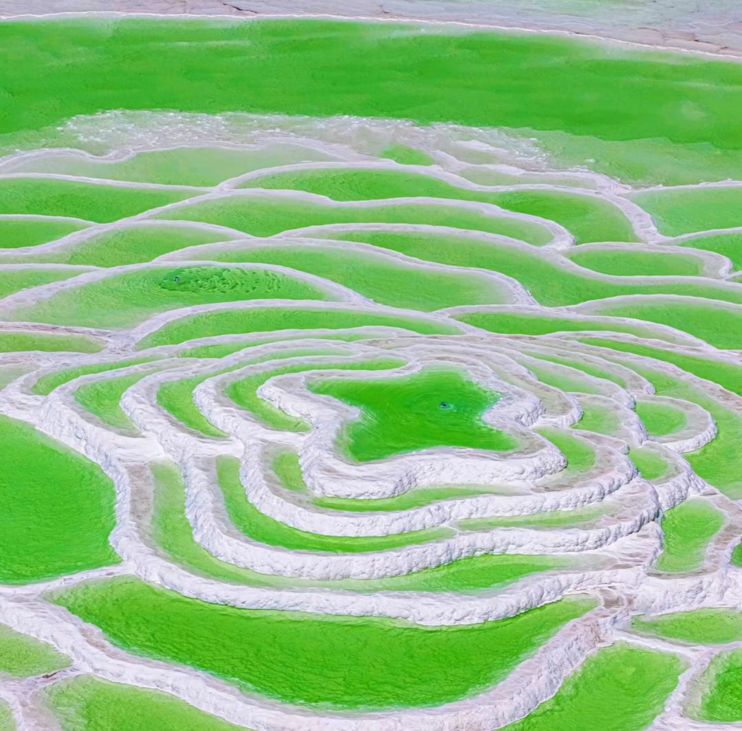 察尔汗盐湖 - 盐结晶与湖面风光