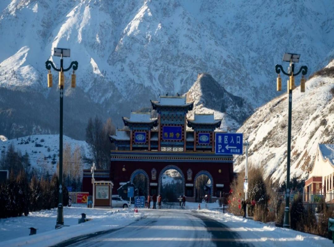 马蹄寺石窟景观
