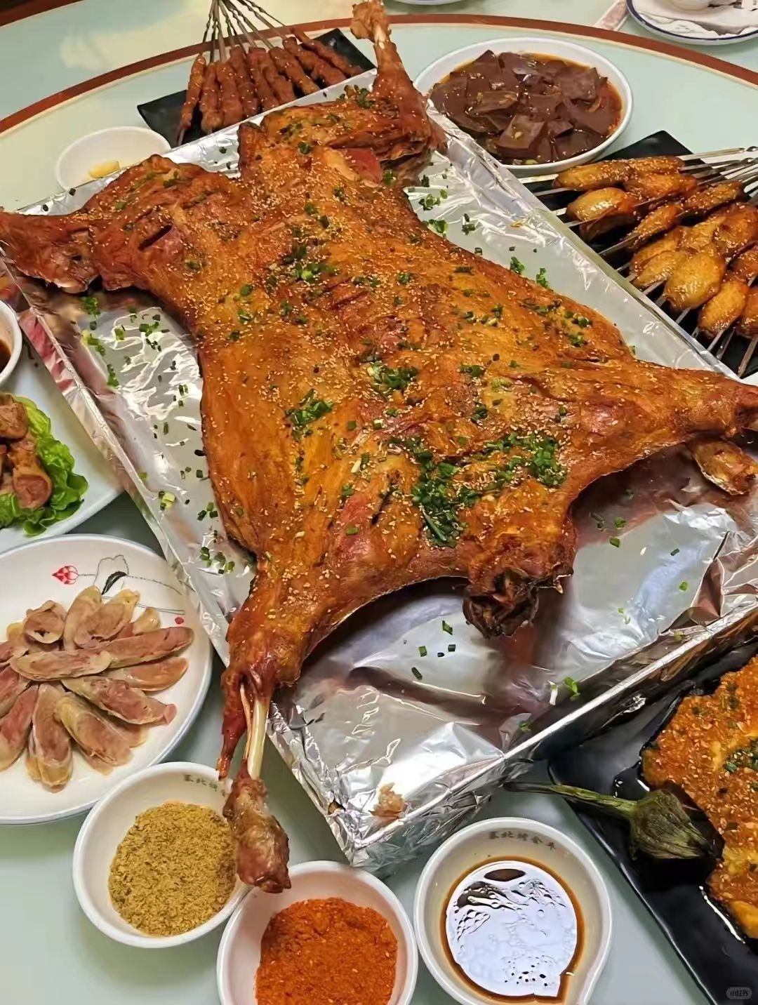 吐鲁番烤全羊美食 - 新疆特色美食