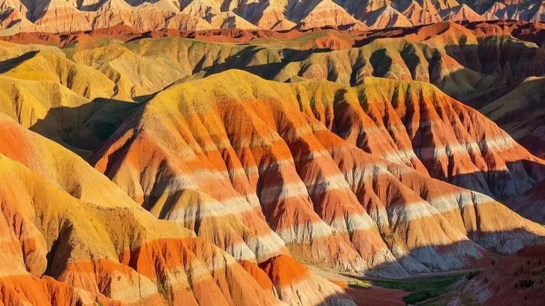 七彩丹霞山壮丽景观