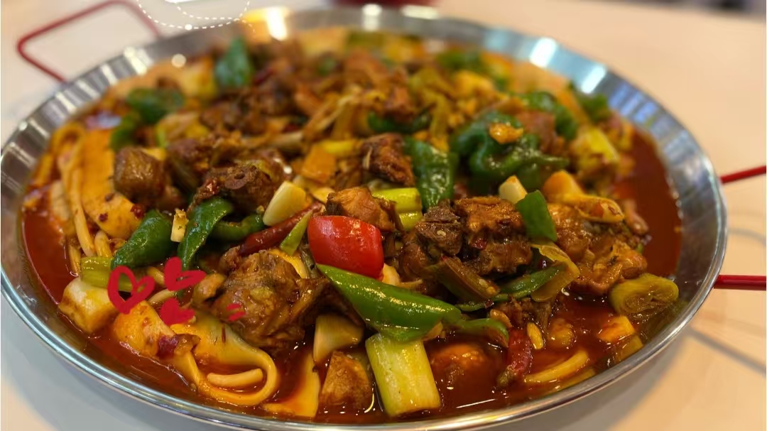 大盘鸡炒米粉 - 香辣诱人的特色主食